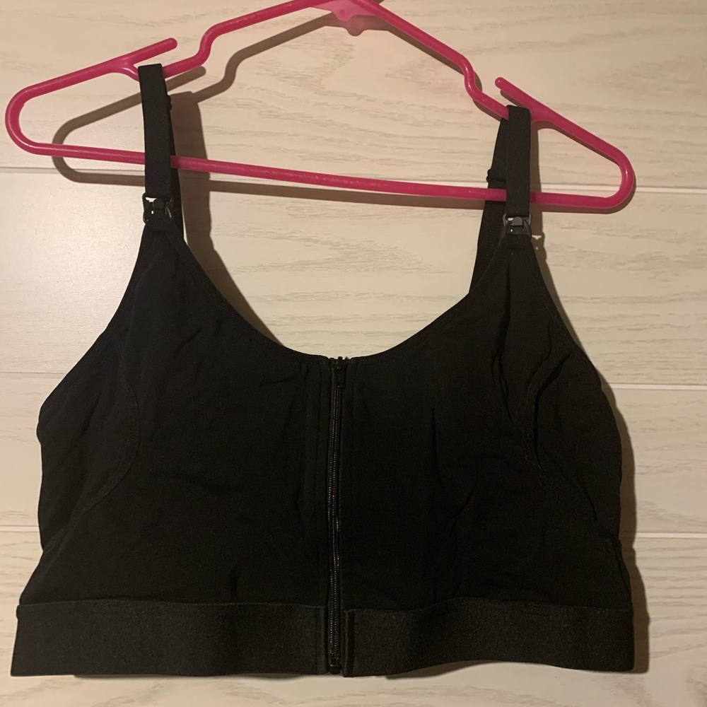 Hands free pumping bra